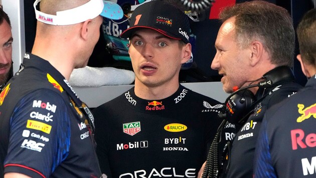 Max Verstappen (Mitte) hatte erst mit Problemen zu kämpfen - und raste dann zur Bestzeit. (Bild: AP)