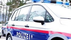 Die Polizei musste in ein Lokal ausrücken. (Bild: stock.adobe, Wellnhofer Designs (Symbolbild))