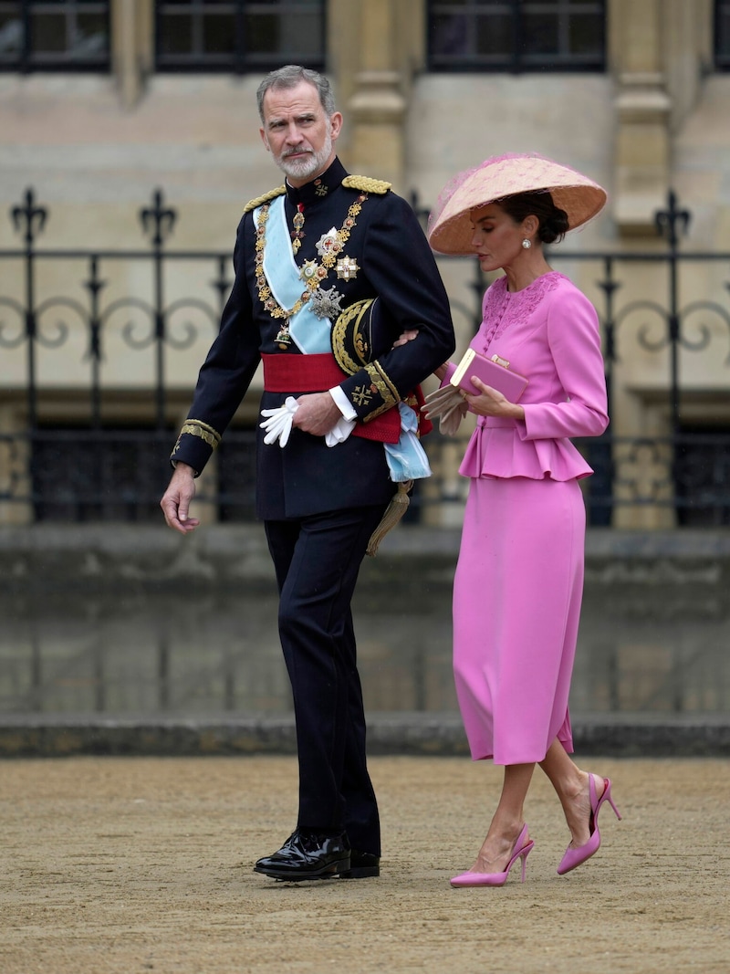 König Felipe und Königin Letizia (Bild: APA/AP Photo/Kin Cheung)