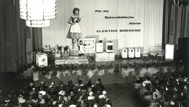 Bei einer Händlerveranstaltung 1960 wurde der erste Automatikherd präsentiert. (Bild: Elektra Bregenz)