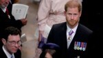 Prinz Harry wirkte bei der Krönung von König Charles angespannt. Von der Royal Family wurde er ausgegrenzt. (Bild: APA/AFP/POOL/Kirsty Wigglesworth)