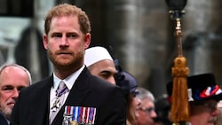 Prinz Harry während der Krönungszeremonie seines Vaters (Bild: APA/AFP/POOL/Ben Stansall)