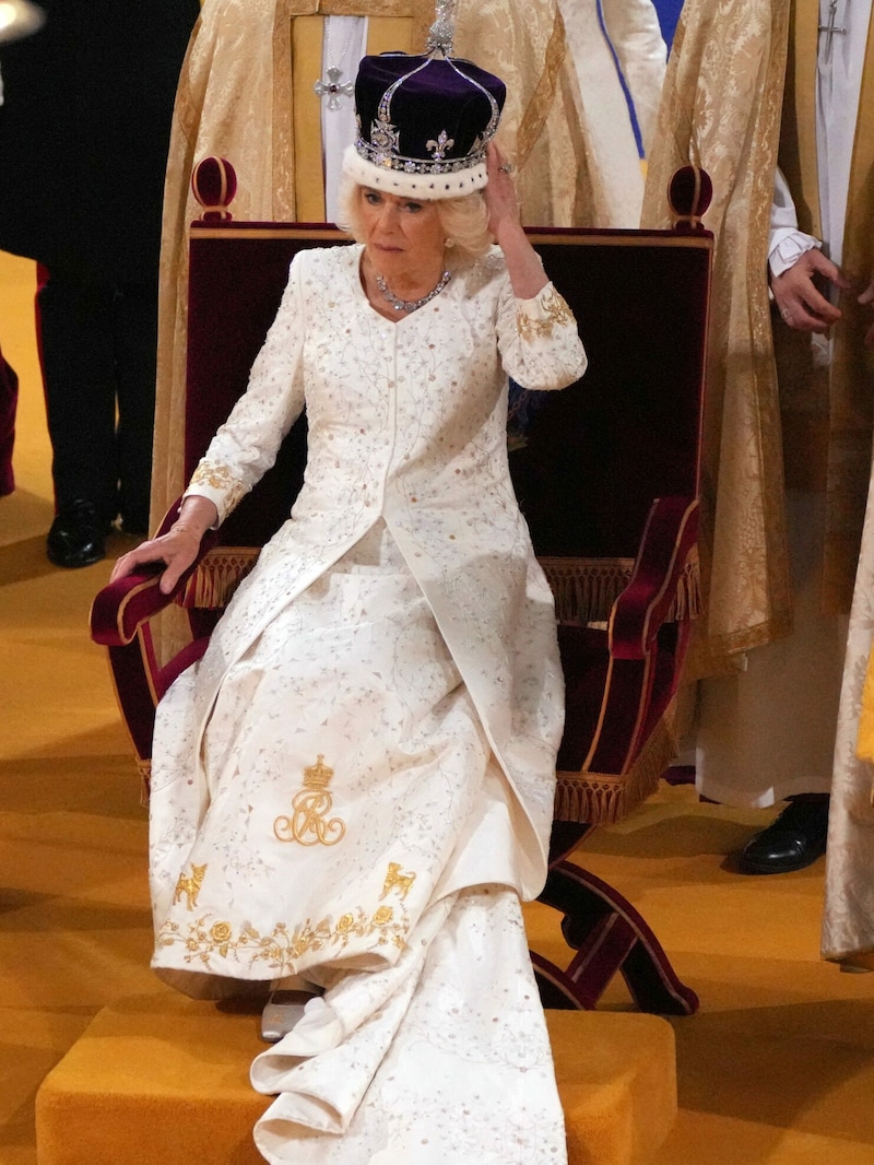 Königin Camilla in der Westminster Abbey (Bild: APA/AFP/POOL/Aaron Chown)