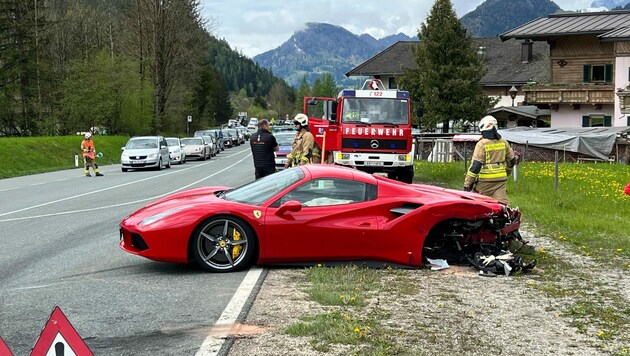 Die Bergung des Sportwagens dauerte einige Zeit (Bild: zoom.tirol)