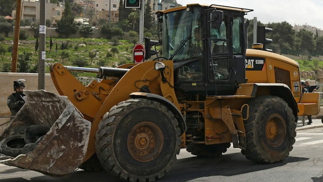 Israel demoliert immer wieder Häuser und Gebäude von Palästinensern im Westjordanland und in Ost-Jerusalem, wenn diese ohne israelische Genehmigung errichtet wurden (Symbolbild). (Bild: APA/AFP/AHMAD GHARABLI)