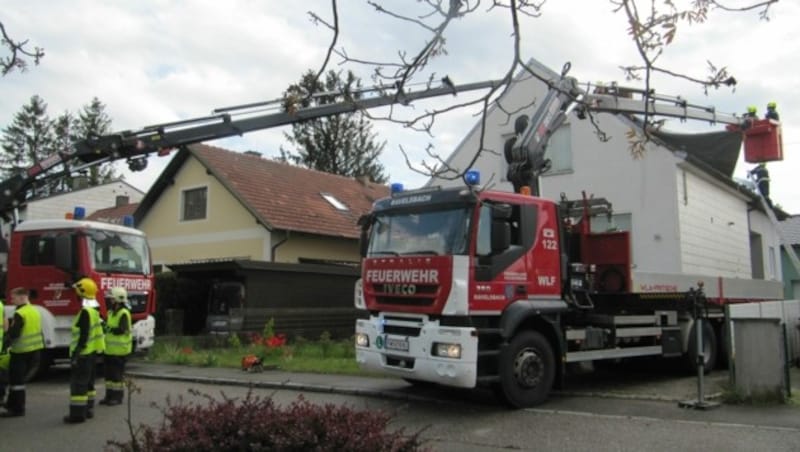 Zwei Kranwägen waren im Einsatz. (Bild: FF Ziersdorf)