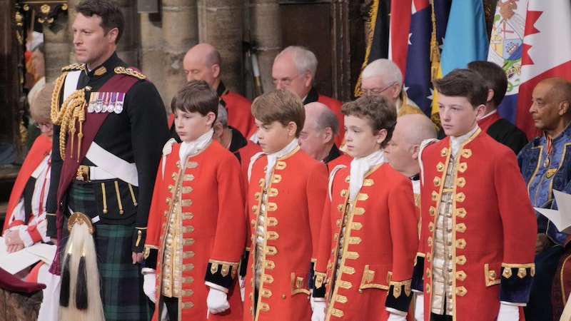 Johnny Thompson stand den Pagen von König Charles - allen voran Prinz George - bei der Krönung zur Seite. (Bild: APA/AFP/POOL/Jonathan Brady)