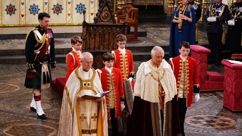 Johnny Thompson stand den Pagen von König Charles - allen voran Prinz George - bei der Krönung zur Seite. (Bild: APA/Yui Mok, Pool via AP)