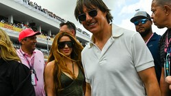 Shakira und Tom Cruise trafen sich beim Grand Prix in Miami. Jetzt hat der Star vor, das Herz der Sängerin zu erobern. (Bild: APA/AFP/CHANDAN KHANNA)