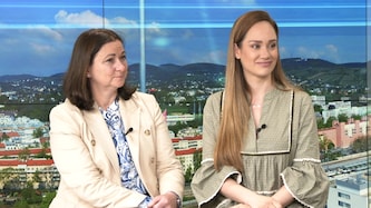 Kronen-Zeitungs-Reise-Ressortleiterin Andrea Thomas und krone.tv-Moderatorin Sasa Schwarzjirg (Bild: krone.tv)