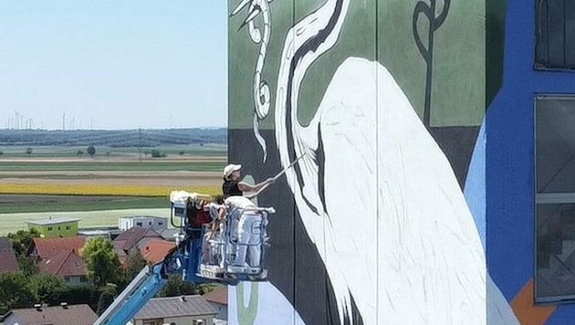 Mehr als 400 Liter Farbe brauchte man für das Mega-Kunstwerk. (Bild: Silosophie)