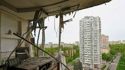 Ein zerstörtes Haus nach einem Drohnenangriff in Kiew (Bild: Reuters)