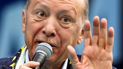 Sind die Tage an der Macht für Erdogan gezählt? (Bild: AP/Ali Unal)