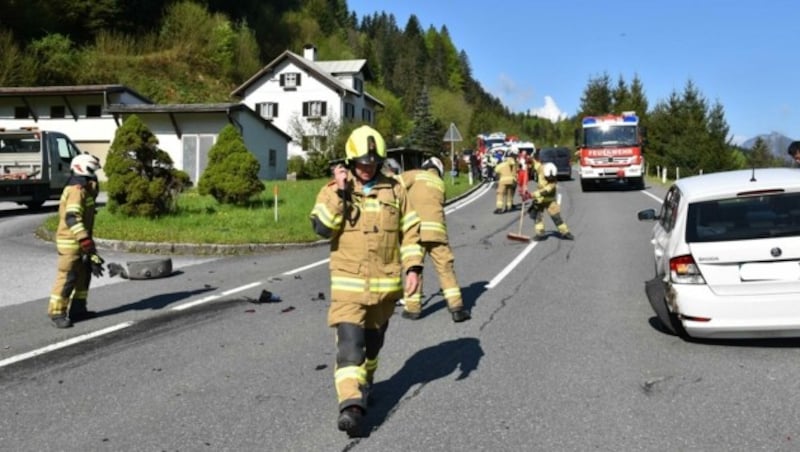 Ab 10.30 Uhr war die Bundesstraße wieder frei befahrbar. (Bild: FF Abtenau)