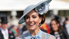 Prinzessin Kate entschied sich für die Gartenparty im Buckingham-Palast für einen Look, den sie bereits 2019 getragen hatte. (Bild: APA/AFP/POOL/Jonathan Brady)