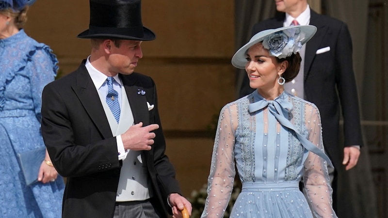 Um sich vor ungewollten Blicken zu schützen, muss auch die Unterwäsche der Royals speziellen Vorschriften entsprechen. (Bild: APA/AFP/POOL/Jonathan Brady)