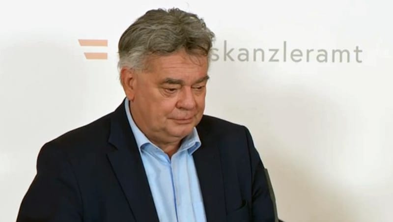 Vizekanzler Werner Kogler stellte klar: „Man kann nicht alles gleichzeitig haben. Hohe Wachstumsrate und hohe Beschäftigtenzahlen gehen mit einer hohen Inflation einher.“ (Bild: Screenshot APA-Livestream)