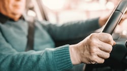 Die EU will Senioren regelmäßig zur Fahrtauglichkeitsprüfung schicken. (Bild: dusanpetkovic1 - stock.adobe.com)
