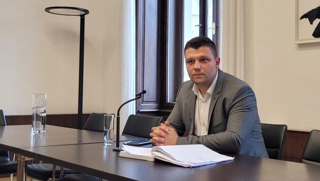 Alexis Pascuttini (Korruptionsfreier Gemeinderatsklub) kritisiert das Tempo der Ermittlungen. (Bild: Jakob Traby)
