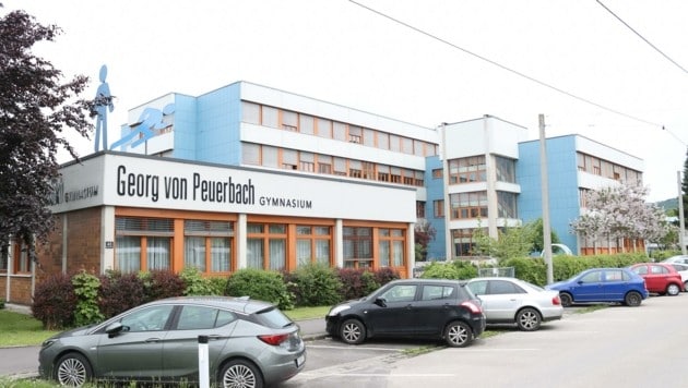 Das nach dem vor 600 Jahren geborenen Astronomen Georg von Peuerbach benannte Gymnasium in Linz-Urfahr. (Bild: Scharinger Daniel)
