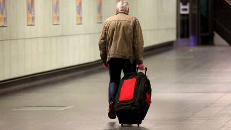 Reisende werden in der kommenden Woche wieder viel Geduld haben müssen. (Bild: APA/dpa/Bernd Wüstneck)