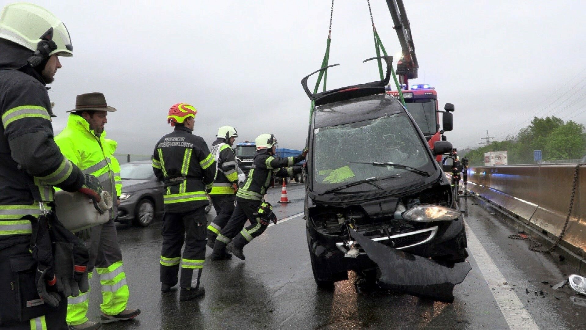 Aquaplaning - Auto überschlug Sich Auf Der Rheintalautobahn | Krone.at