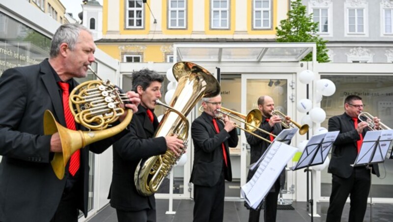 Bei der offiziellen Ausstellungseröffnung spielte natürlich auch die Musi. (Bild: © Harald Dostal / 2023)