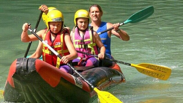 Kinder lernen bei den Feriencamps auch Kanufahren. (Bild: Thomas Peschat)