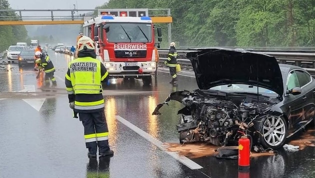 Eine Lenkerin verlor die Kontrolle über ihren Wagen und verursachte mehrere Unfälle. (Bild: Stadtfeuerwehr Gleisdorf)