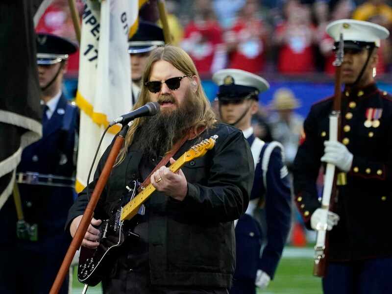 Chris Stapleton performte die amerikanische Nationalhymne beim Super Bowl. (Bild: APA/AFP/Timothy A. CLARY)