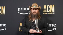 Chris Stapleton (45) bei den Academy of Country Music Awards mit dem Spitzenpreis (Bild: Associated Press)