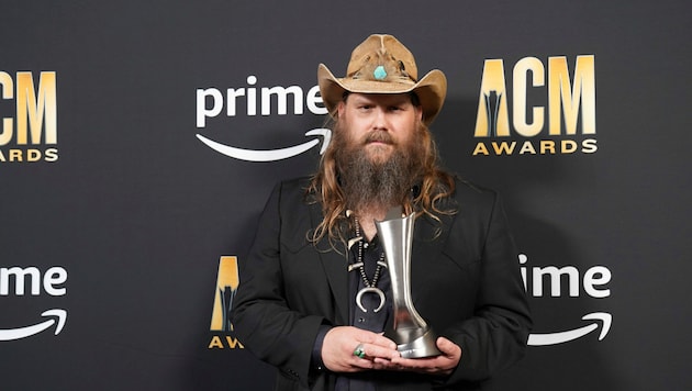 Chris Stapleton (45) bei den Academy of Country Music Awards mit dem Spitzenpreis (Bild: Associated Press)