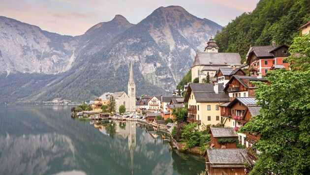 Wie „schmeckt“ das Salzkammergut? Salz, Wasser und Fisch stehen beim Genussfrühling im Mittelpunkt. Natürlich auch in Hallstatt. (Bild: Julian Elliott Photography)