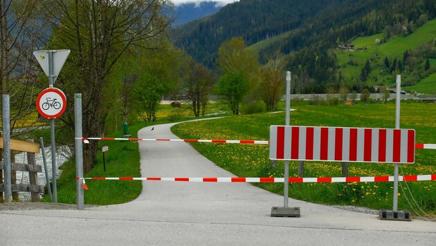 Der Weg entlang der Enns ist aktuell für Radfahrer gesperrt. (Bild: Gerhard Schiel)