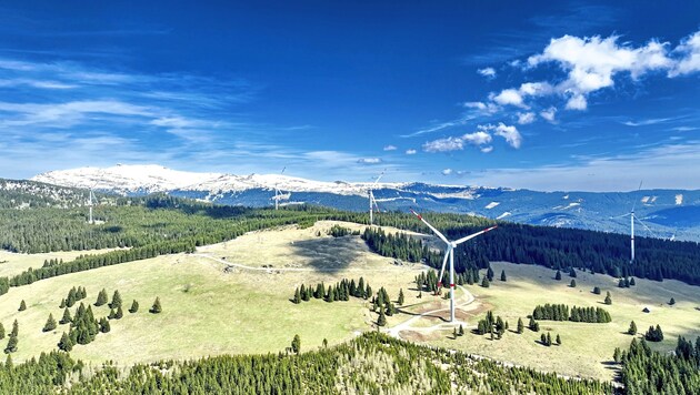 Dieses Bild des Windparks auf der Soboth sorgt wohl bei den Kärntner Windkraftgegnern für schlaflose Nächte. (Bild: Kelag)