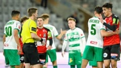 Ärger bei den Riedern in der Nachspielzeit: Das vermeintliche Siegestor von Tin Plavotic wurde vom VAR und Schiedsrichter Markus Hameter zurückgenommen. (Bild: GEPA pictures)