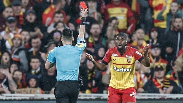 ÖFB-Teamspieler Kevin Danso flog bei 2:1-Sieg von RC Lens über Reims vom Platz. (Bild: APA/AFP/Sameer Al-DOUMY)