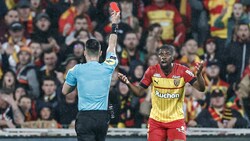 ÖFB-Teamspieler Kevin Danso flog bei 2:1-Sieg von RC Lens über Reims vom Platz. (Bild: APA/AFP/Sameer Al-DOUMY)