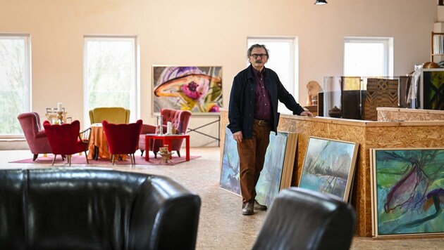 Der gebürtige Altheimer Manfred Hebenstreit in seinem Atelier. Der deutsche Schrauben-Milliardär Würth ist sein größter Sammler. (Bild: Wenzel Markus)