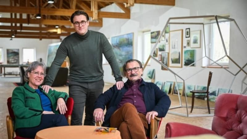 Hebenstreit mit Sohn Jonas und Frau Billa. Die studierte Magistra art. ist seine wichtigste Person. Ihr Urteil zählt! (Bild: Wenzel Markus)