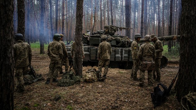 Ukrainische Militärs in der Region Charkiw (Bild: APA/AFP/Dimitar DILKOFF)