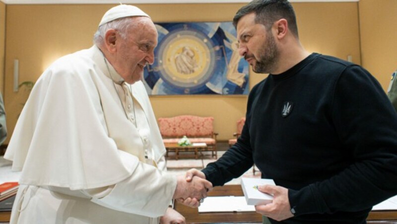 Der ukrainische Präsident Wolodymyr Selenskyj während seines Besuchs beim Papst im Mai 2023 (Bild: AFP)