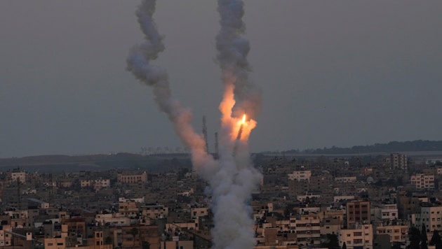 Immer wieder wird Israel von radikalen Palästinenserorganisationen mit Raketen beschossen und antwortet mit blutigen Vergeltungsschlägen. (Bild: AP)