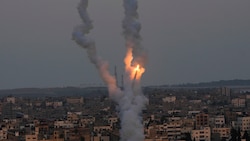Die Hamas hat Raketen auf den Großraum Tel Aviv gefeuert (Archivbild). (Bild: AP)
