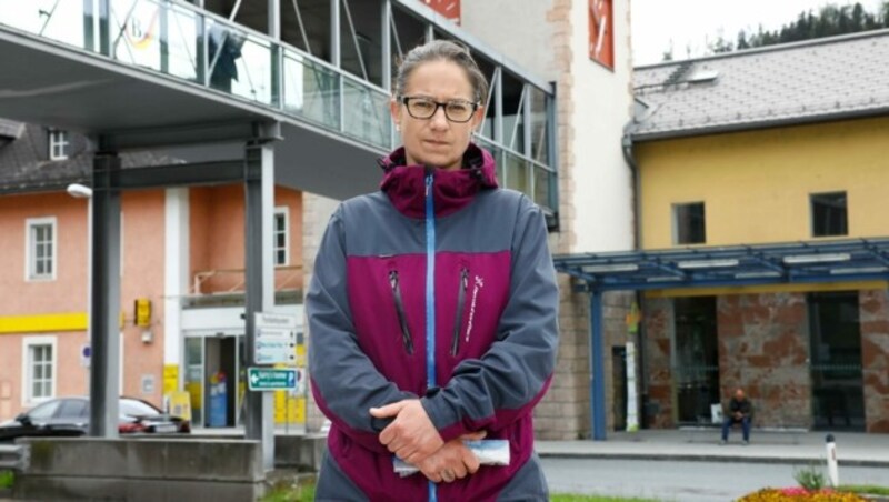 Tierschützerin Tanja Loicht fordert die Stadtpolitik auf, endlich etwas gegen das Tauben-Problem zu unternehmen. (Bild: Gerhard Schiel)