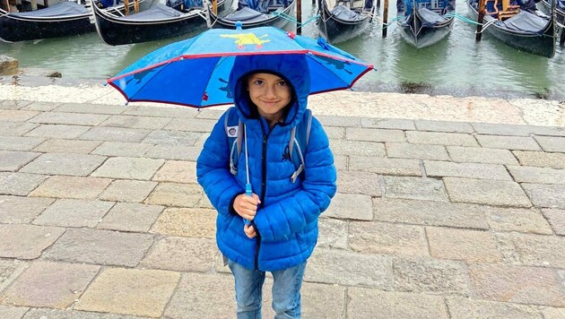 Steirer, die dieses Wochenende auf Urlaub in Italien waren - wie der herzige Jonas - erlebten dort hautnah das Tief. (Bild: Marcus Stoimaier)