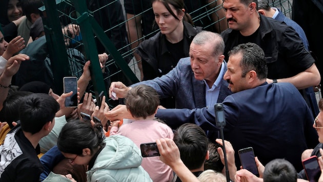 Der türkische Präsident Recep Tayyip Erdogan könnte in eine Stichwahl müssen. (Bild: AP)