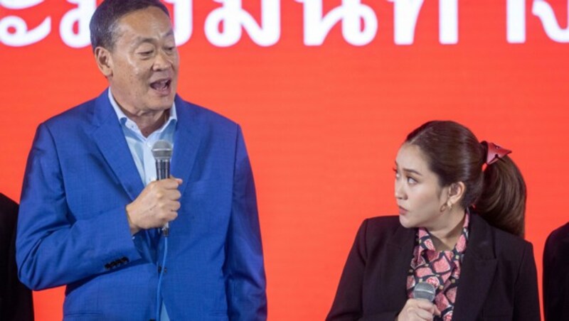 Die Kandidaten der oppositionellen Partei Pheu Thai, Paetongtarn Shinawatra (re.) and Srettha Thavisin (li.) (Bild: AP)