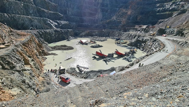 Wegen Überflutung: Feuerwehr-Großeinsatz im Steinbruch Lieschen in Oberhaag (Steiermark) (Bild: Freiwillige Feuerwehr Oberhaag)