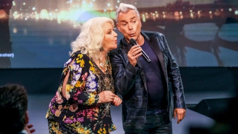 Marika Lichter und Uwe Kröger singen in der Show. (Bild: ORF)